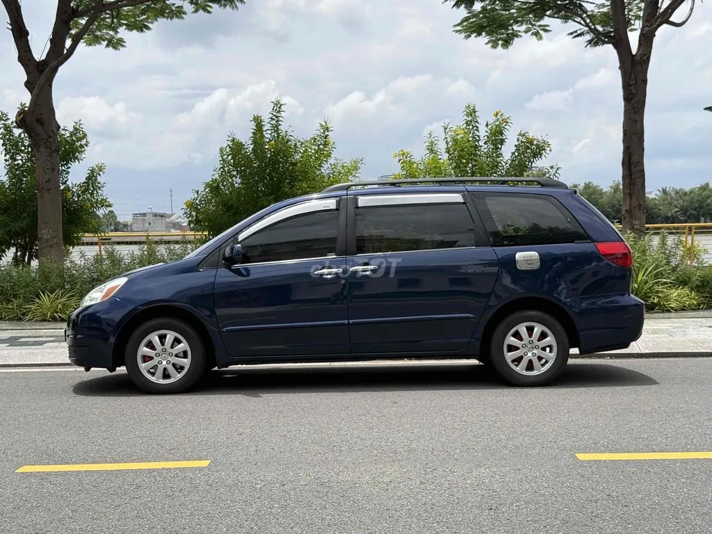 Toyota Sienna 2003 photo 4