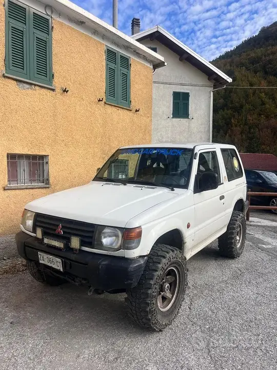 Mitsubishi Pajero 1998 photo 3