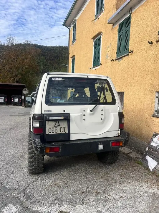 Mitsubishi Pajero 1998 photo 2