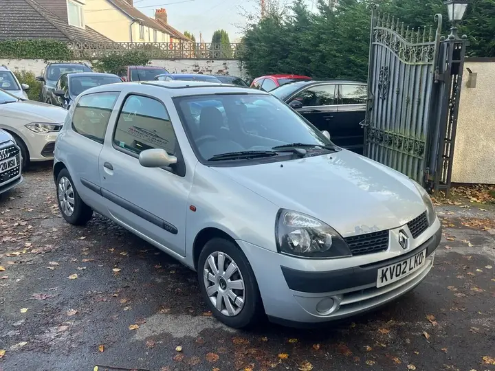 Renault Clio 2002 photo 2