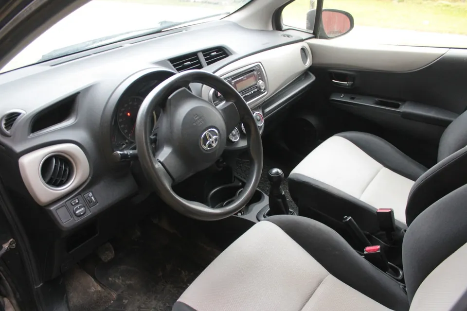 Toyota Yaris 2013 photo 4
