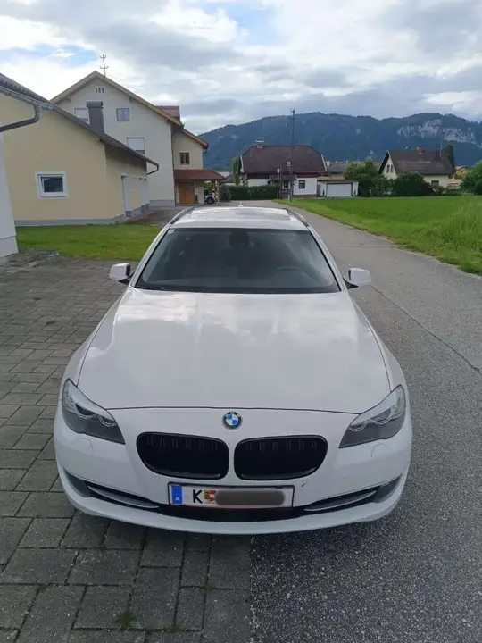 BMW 5 Series 2011 photo 3