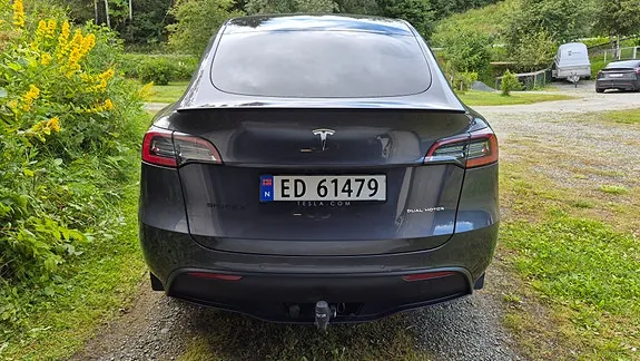 Tesla Model Y 2022 photo 2