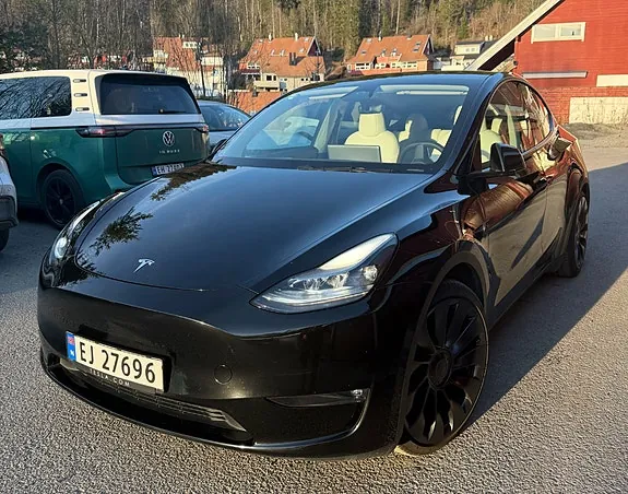 Tesla Model Y 2024 photo 3