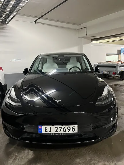 Tesla Model Y 2024 photo 2