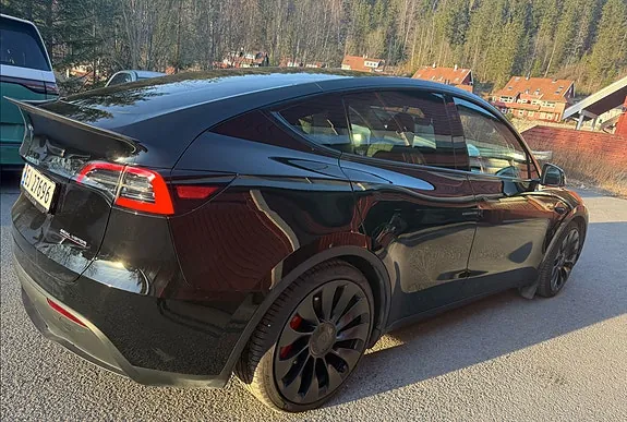Tesla Model Y 2024 photo 4