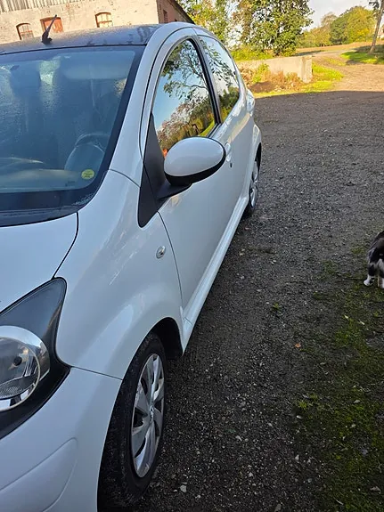 Toyota Aygo 2012 photo 2