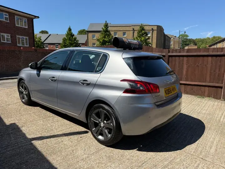 Peugeot 308 2019 photo 4