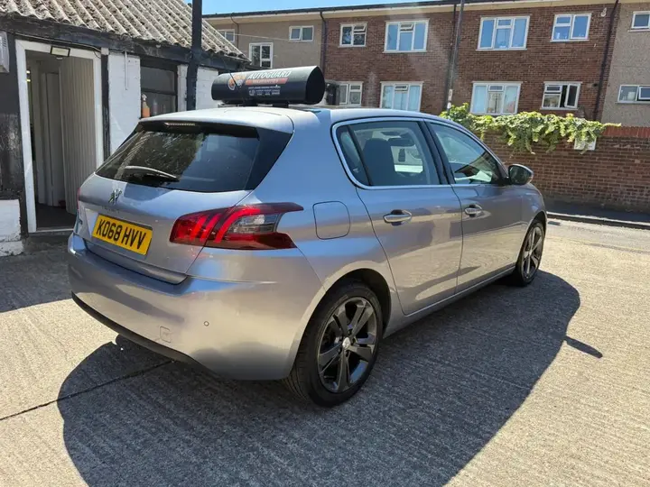 Peugeot 308 2019 photo 2