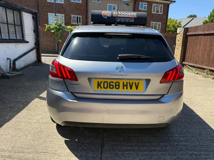 Peugeot 308 2019 photo 3