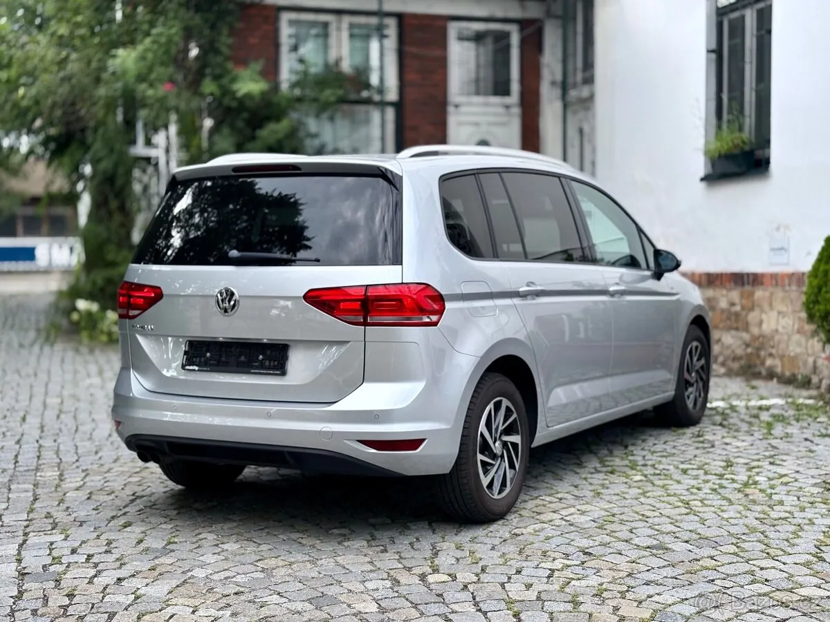 Volkswagen Touran 2018 photo 2