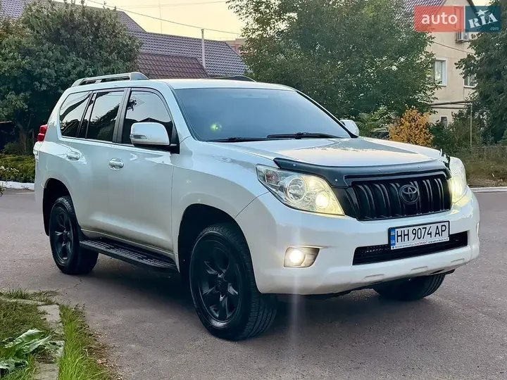 Toyota Land Cruiser Prado 2010 photo 4