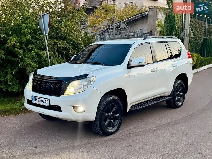 Toyota Land Cruiser Prado 2010 photo 2