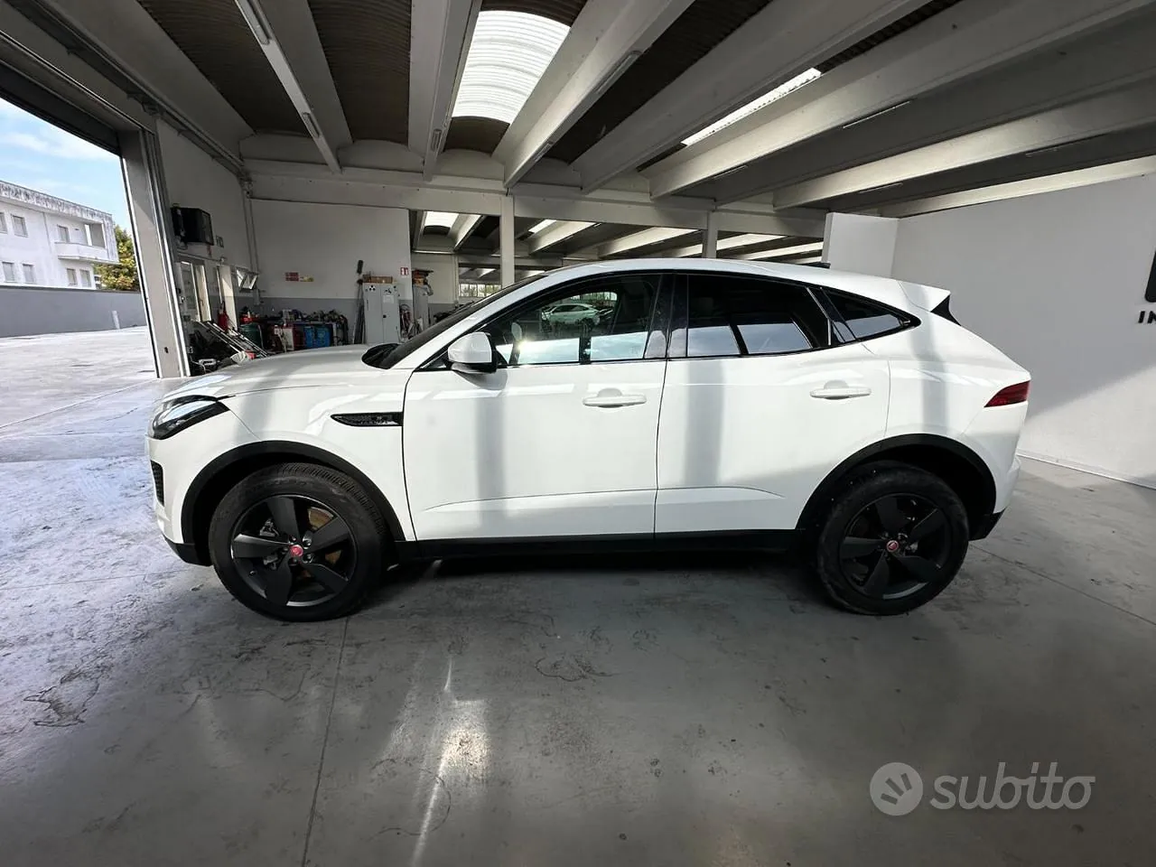Jaguar E-Pace 2020 photo 4