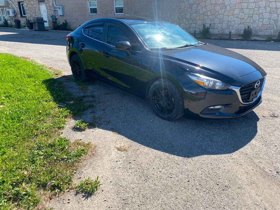 Mazda 3 2018 photo 2