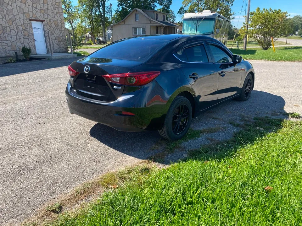 Mazda 3 2018 photo 3