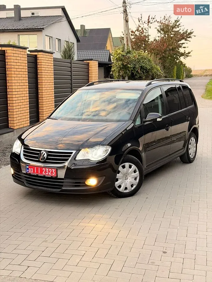 Volkswagen Touran 2009 photo 2