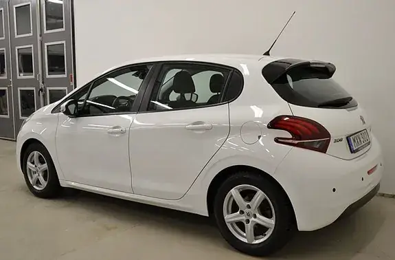 Peugeot 208 2016 photo 3
