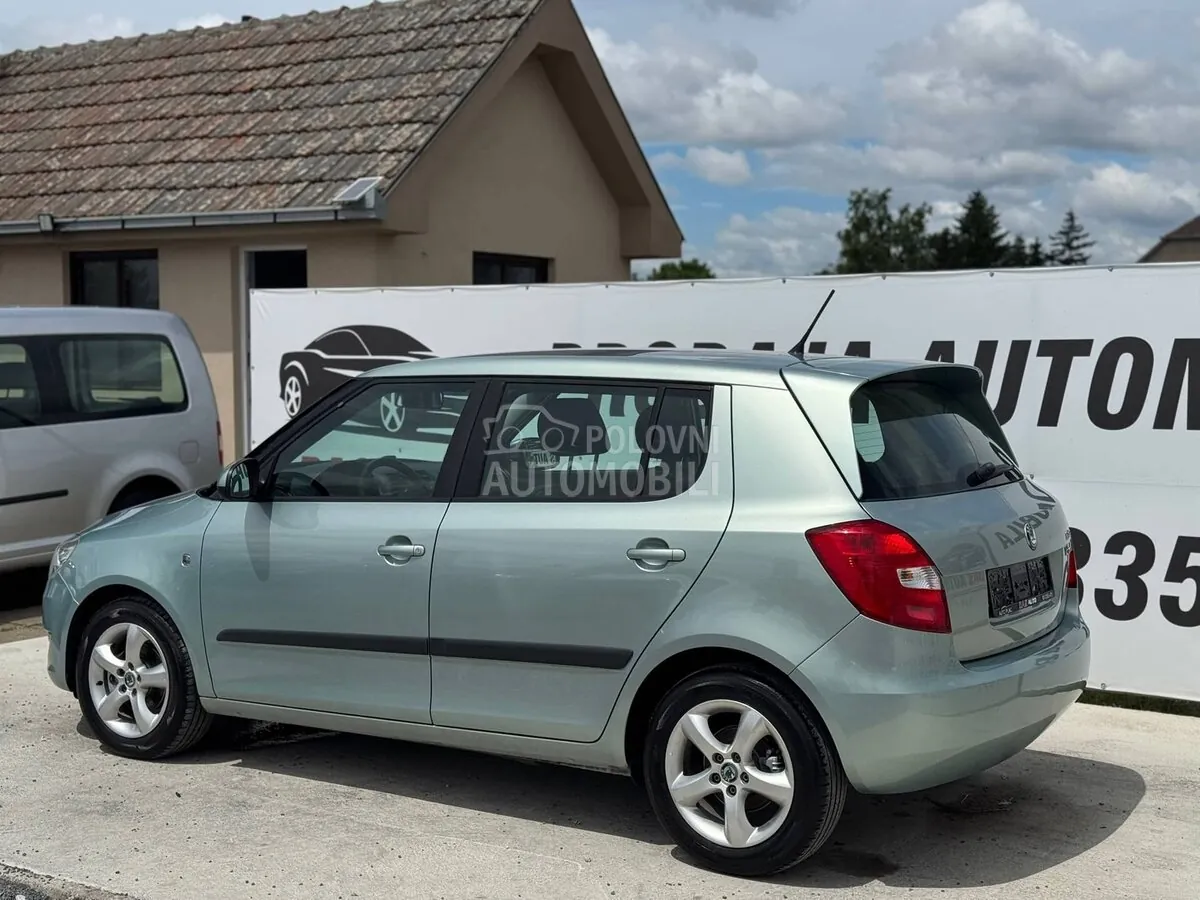 Skoda Fabia 2011 photo 5
