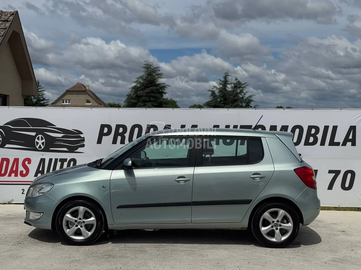 Skoda Fabia 2011 photo 4