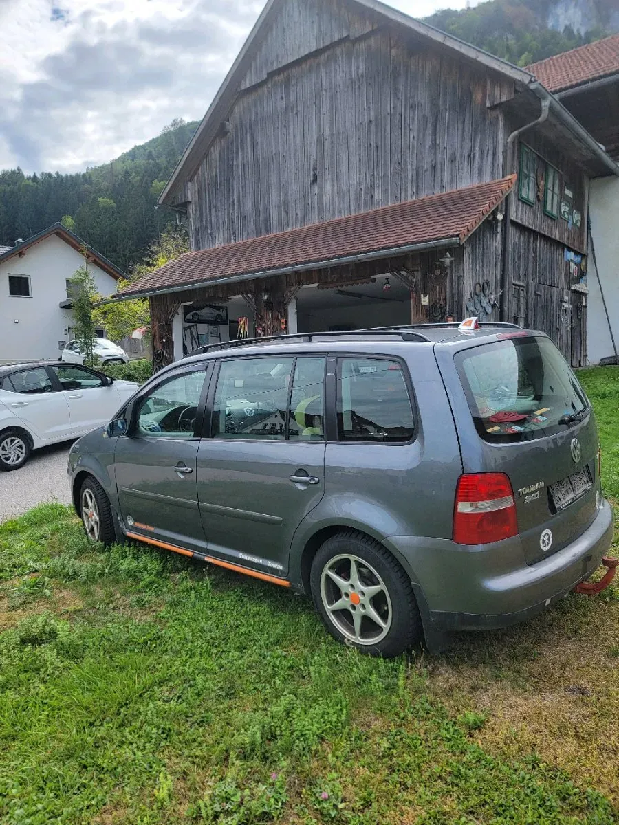Volkswagen Touran 2004 photo 2