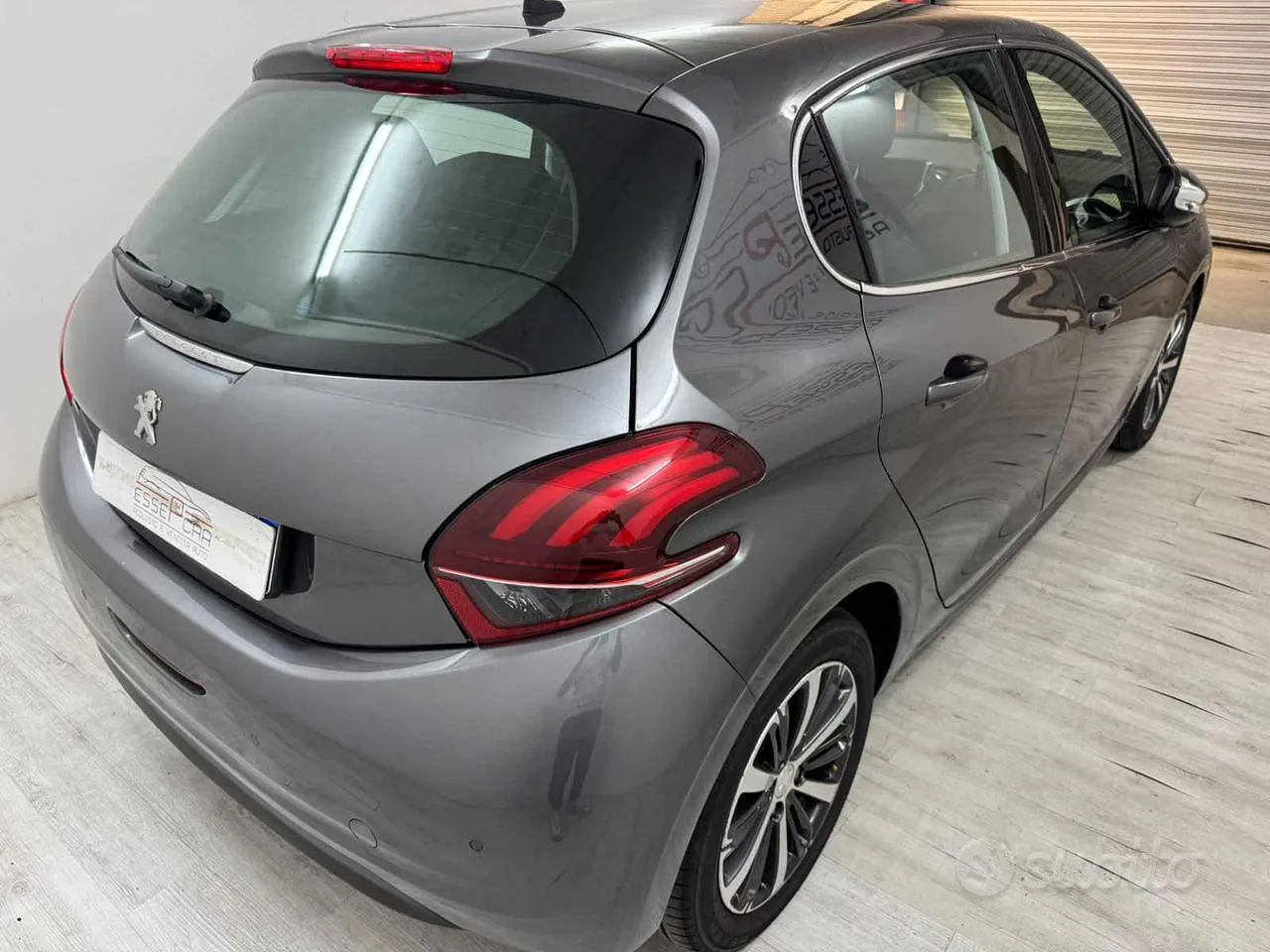 Peugeot 208 2018 photo 3