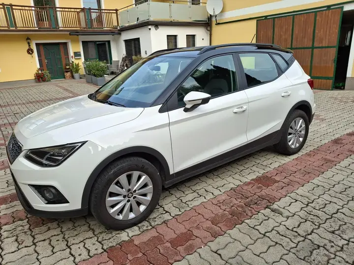 Seat Arona 2018 photo 2