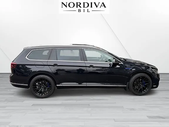 Volkswagen Passat 2023 photo 5