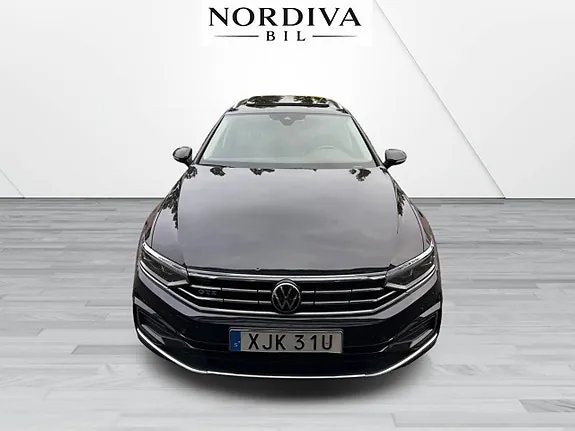 Volkswagen Passat 2023 photo 2