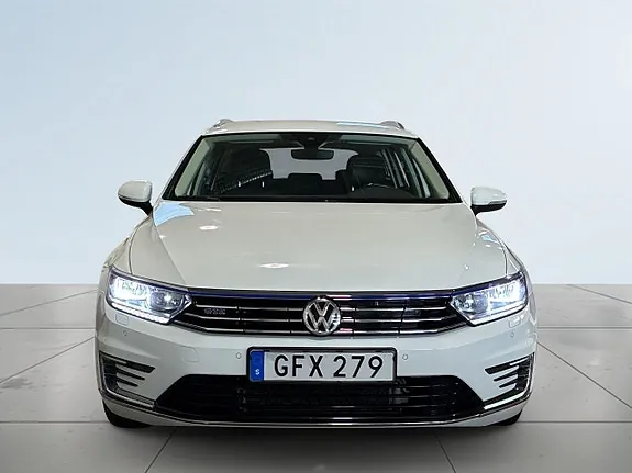 Volkswagen Passat 2018 photo 2