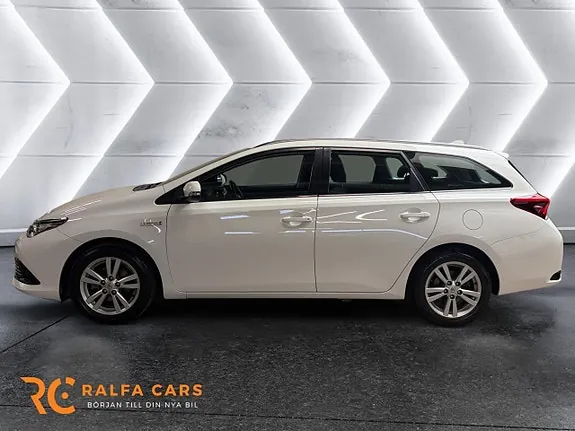 Toyota Auris 2016 photo 3