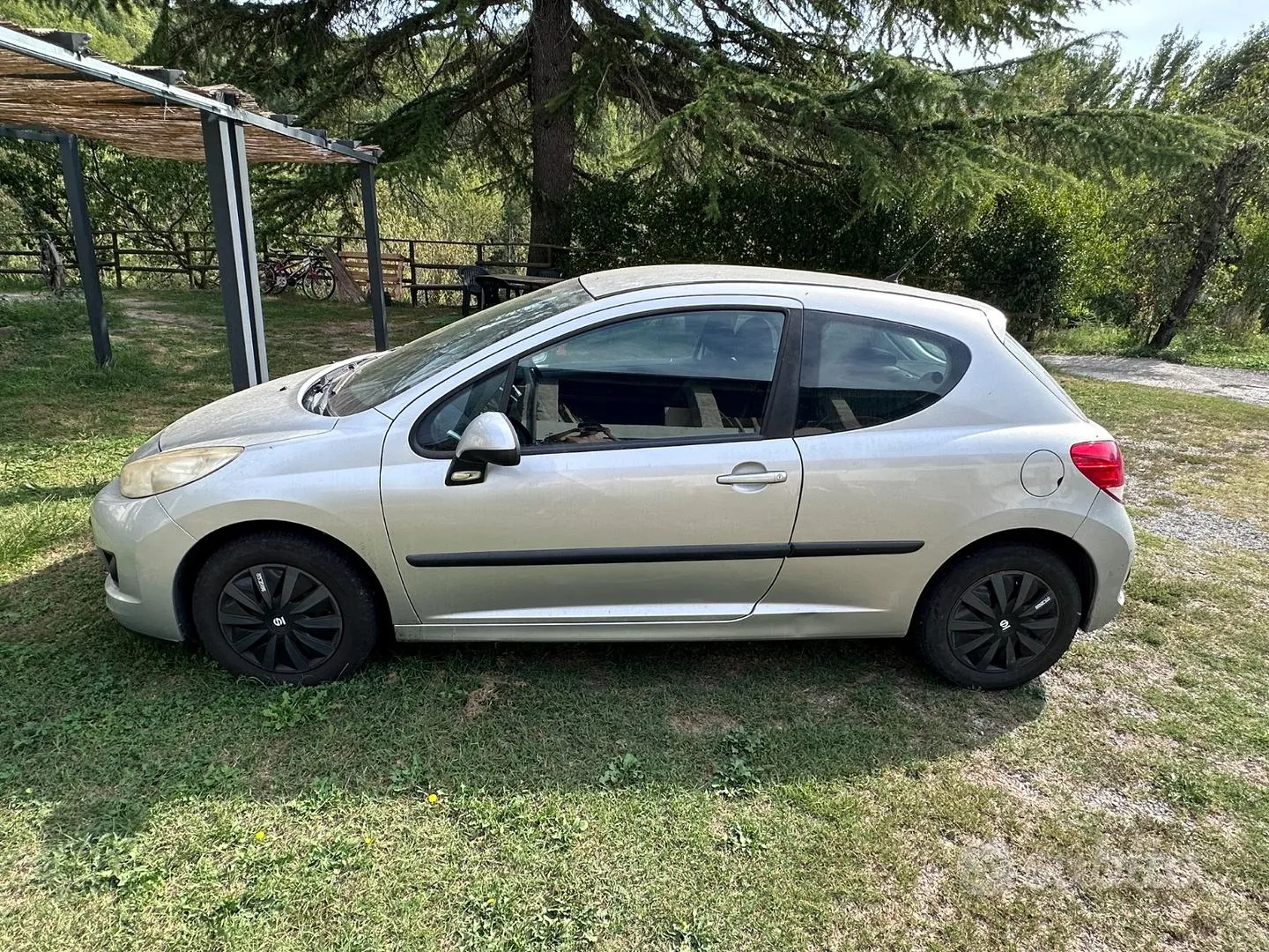 Peugeot 207 2011 photo 3