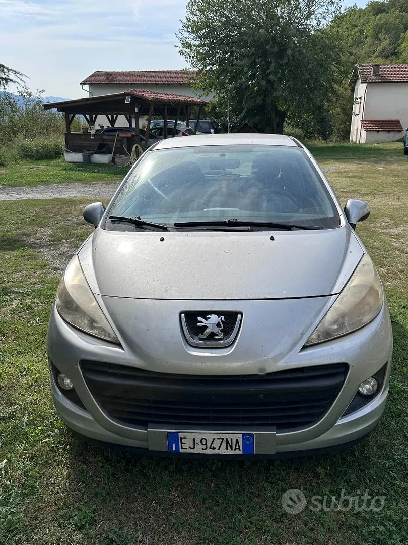Peugeot 207 2011 photo 2