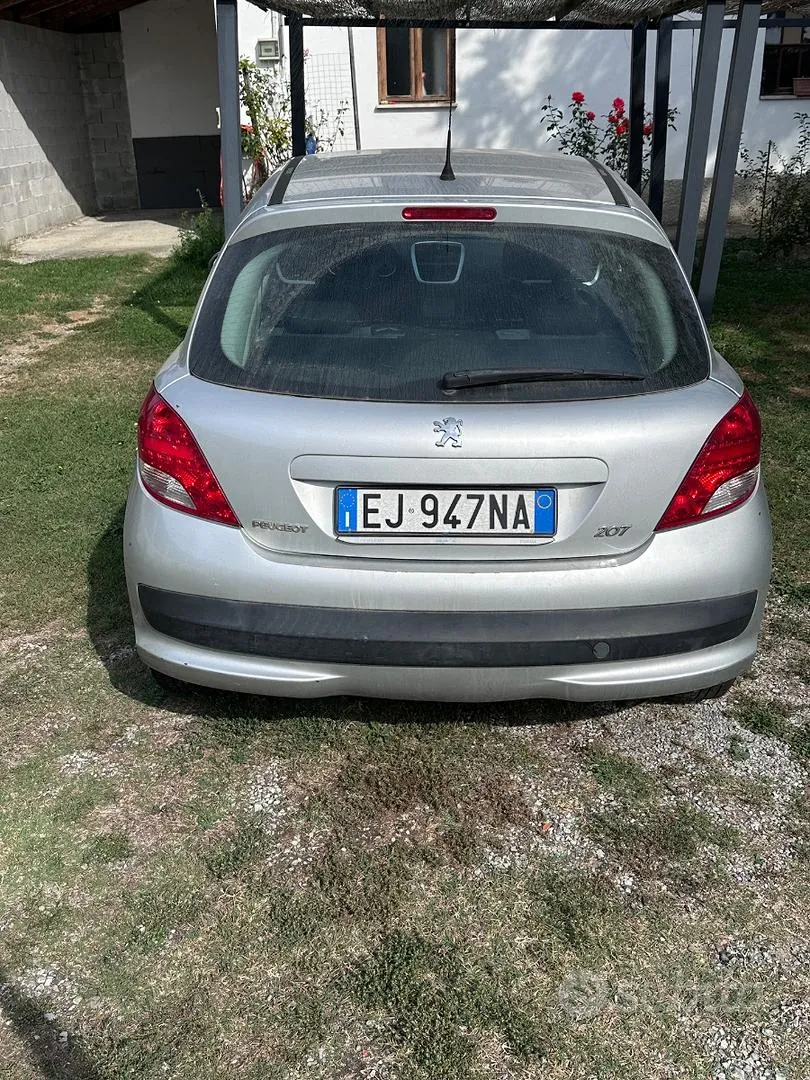 Peugeot 207 2011 photo 4