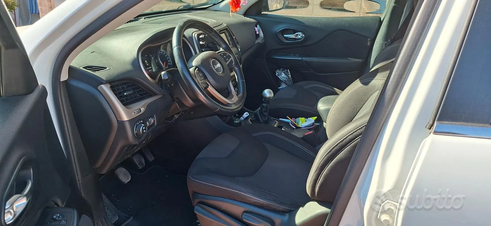 Jeep Cherokee 2015 photo 3