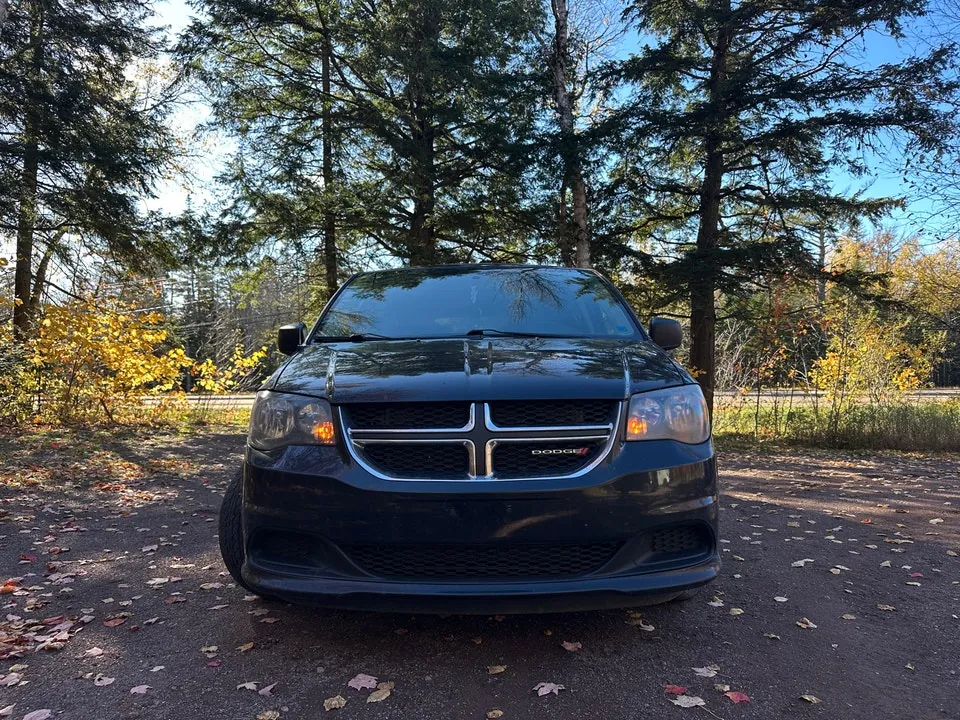 Dodge Grand Caravan 2014 photo 2