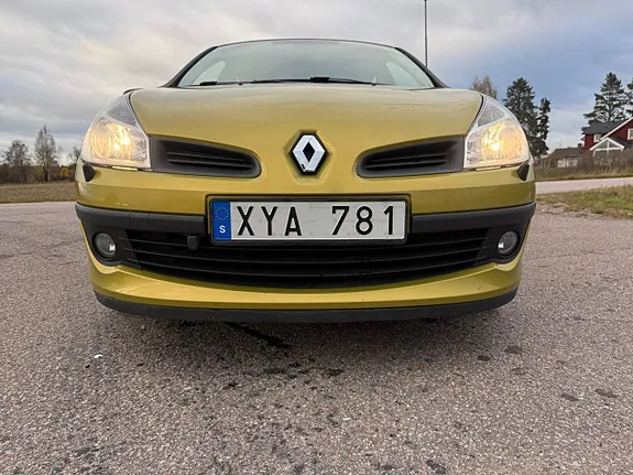 Renault Clio 2006 photo 2