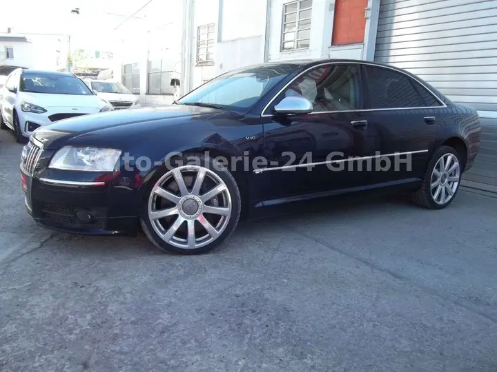 Audi S8 2006 photo 2
