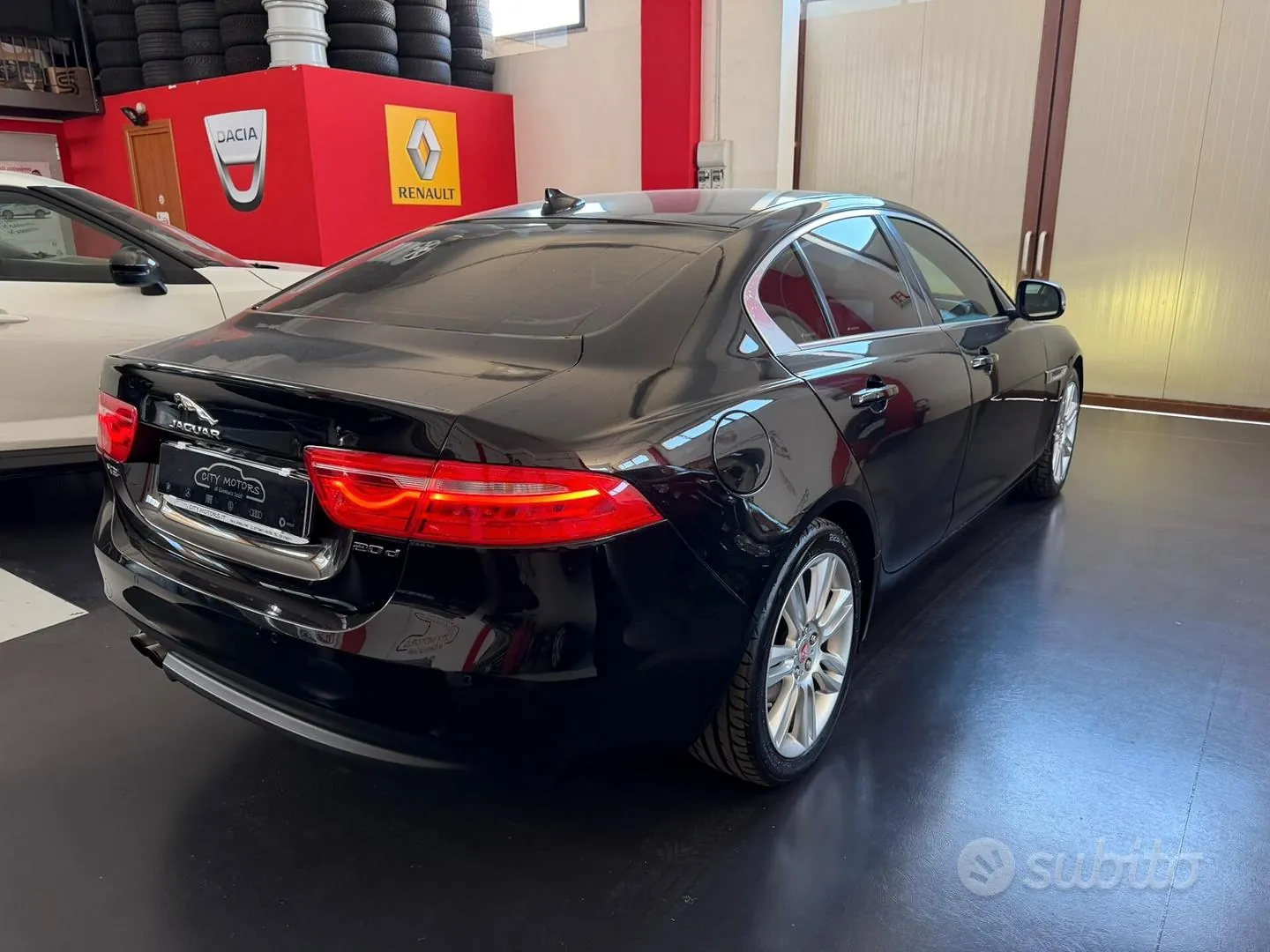 Jaguar Xe 2016 photo 4