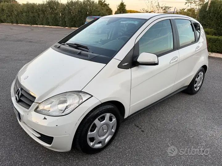 Mercedes-Benz A-Class 2010 photo 3