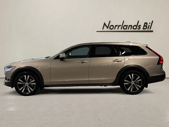 Volvo V90 Cross Country 2023 photo 2
