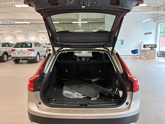 Volvo V90 Cross Country 2023 photo 3