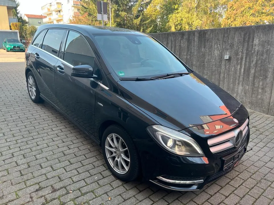 Mercedes-Benz B180