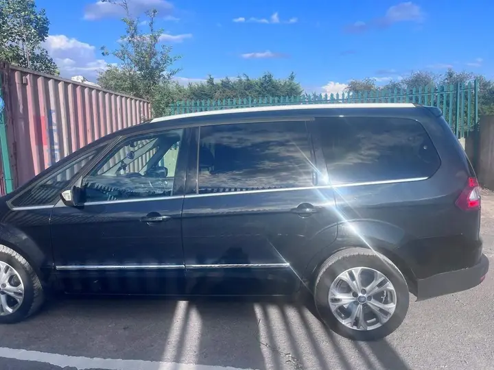 Ford Galaxy 2015 photo 4
