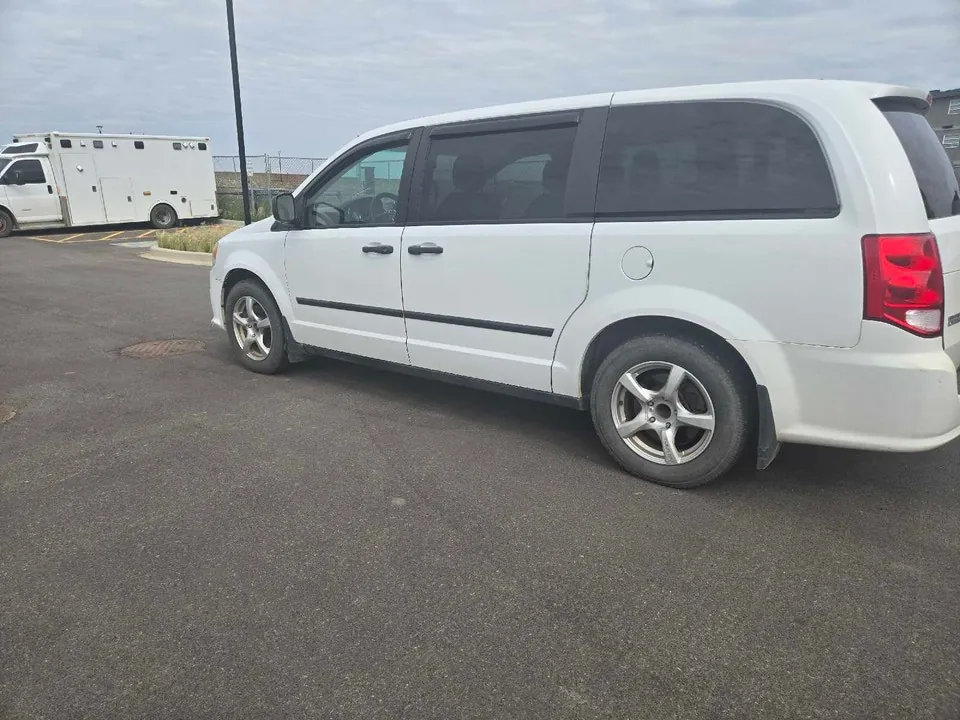 Dodge Grand Caravan 2014 photo 3
