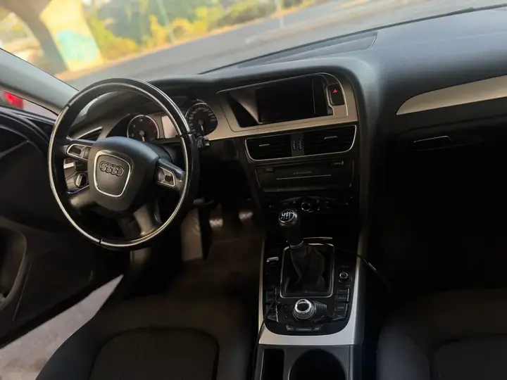 Audi A4 2011 photo 3