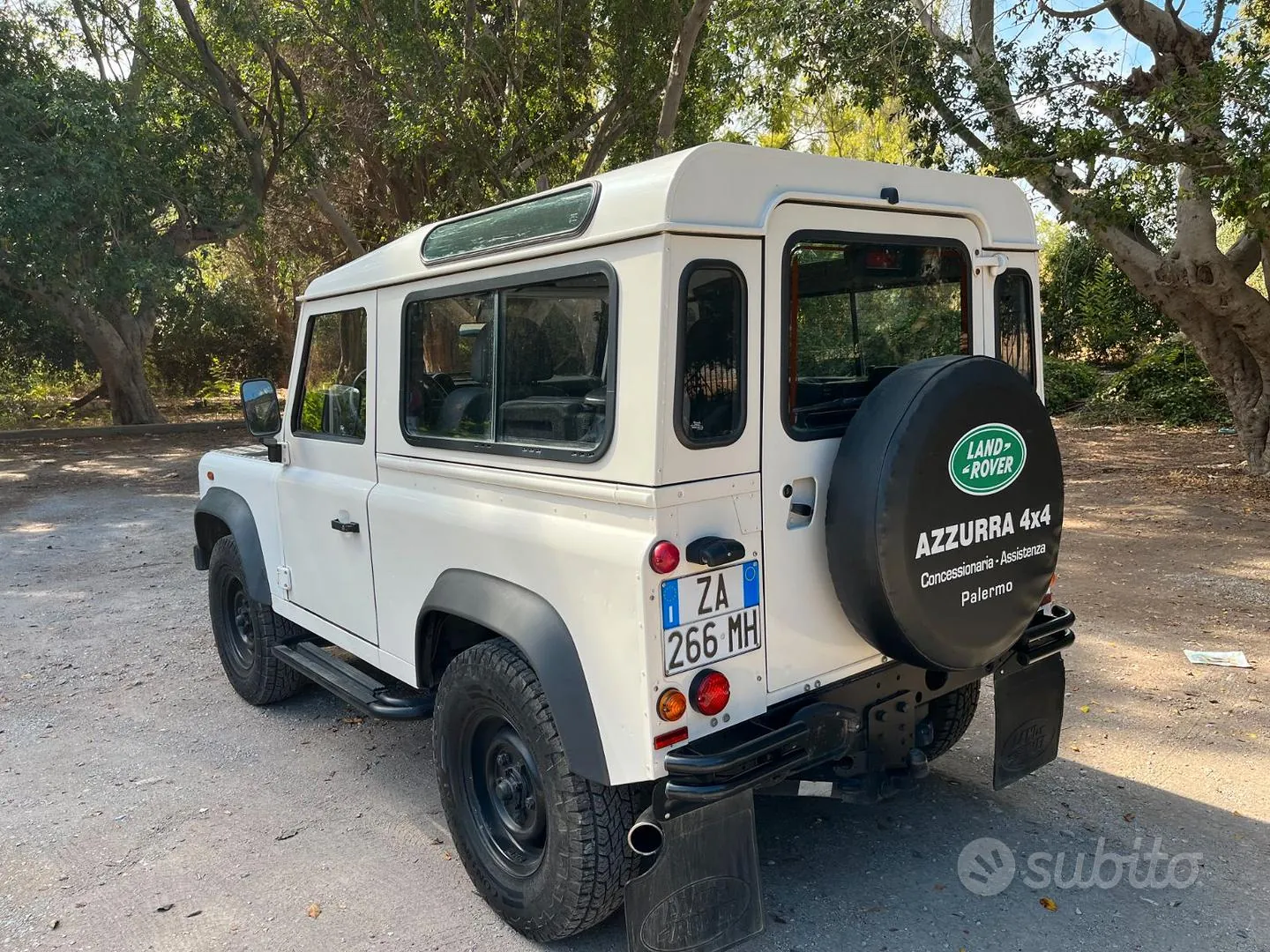 Land Rover Defender 2009 photo 2