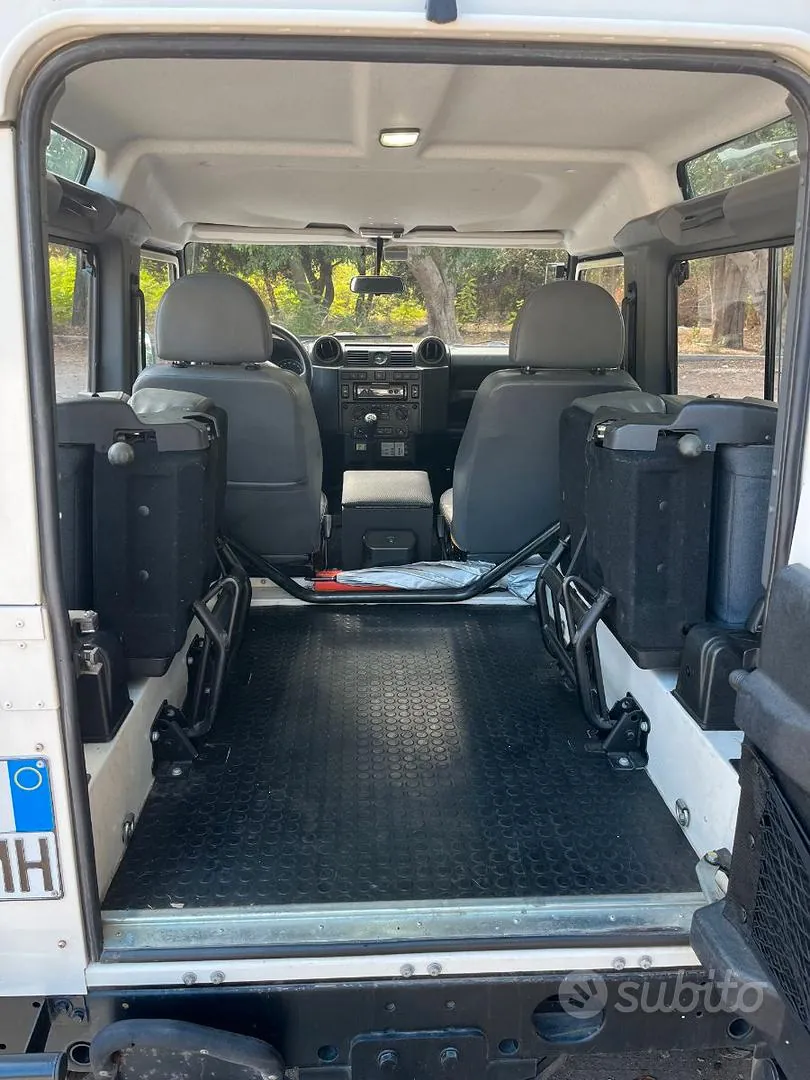Land Rover Defender 2009 photo 4