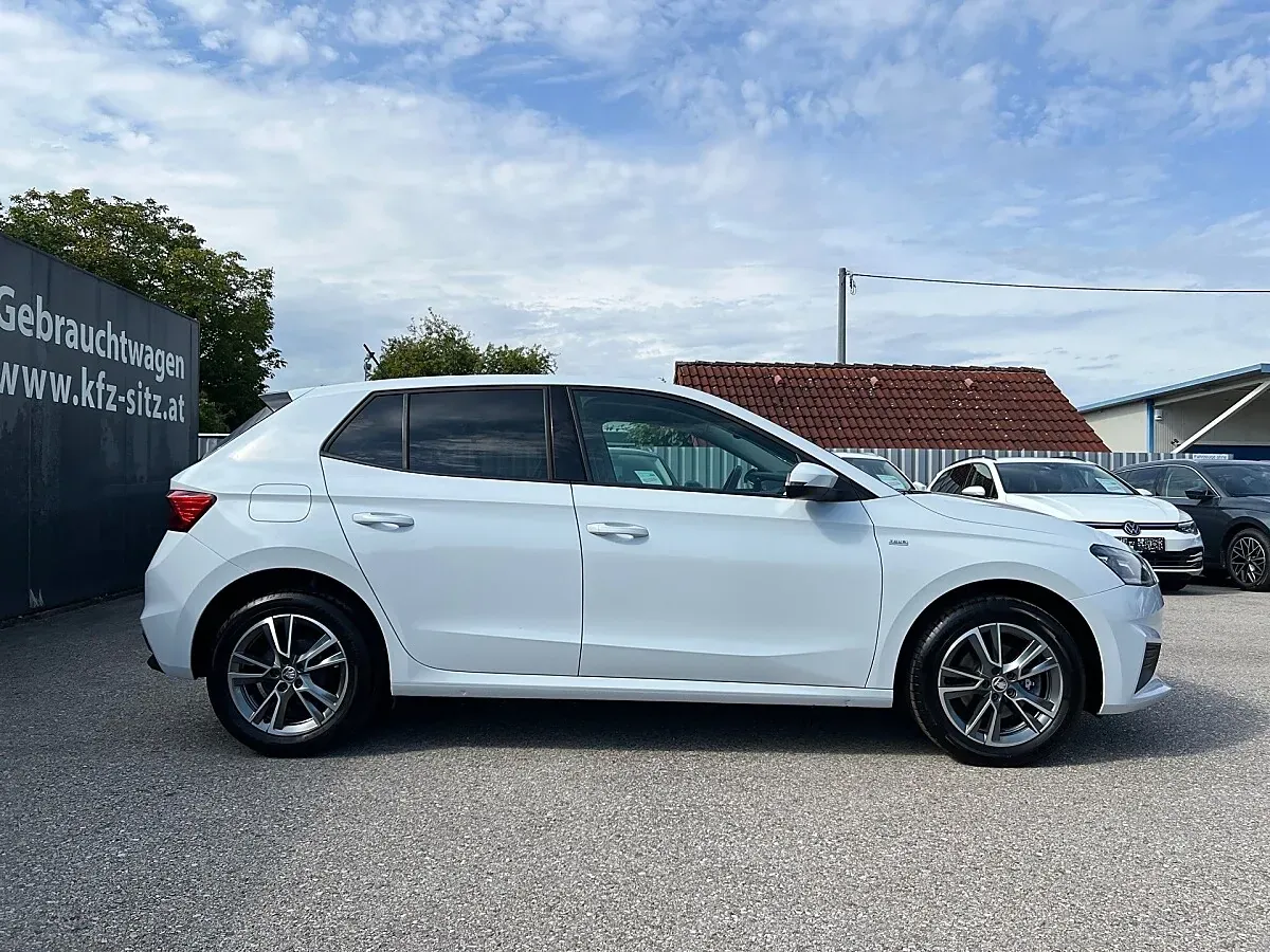 Skoda Fabia 2022 photo 2