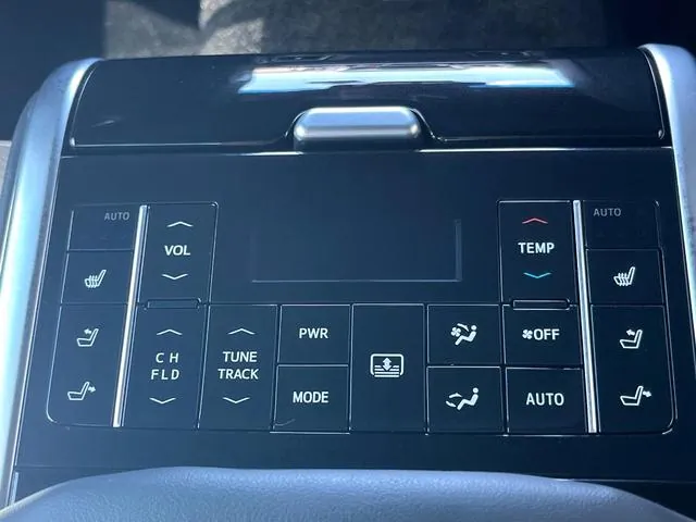 Toyota Crown Hybrid 2019 photo 4